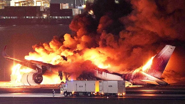 getty_1224_japanairlinesfire832089
