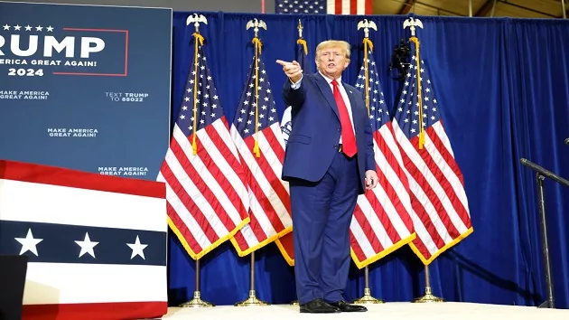 getty_010623_donaldtrumpmasoncityiowa941098