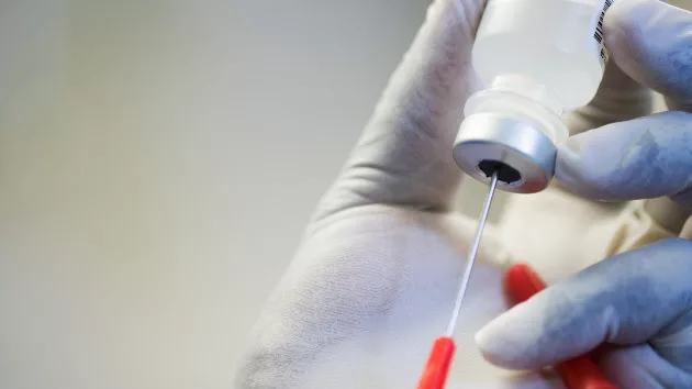 gettyrf_82522_vaccinevialplain937747