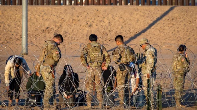 gettyimages_border_022924753505