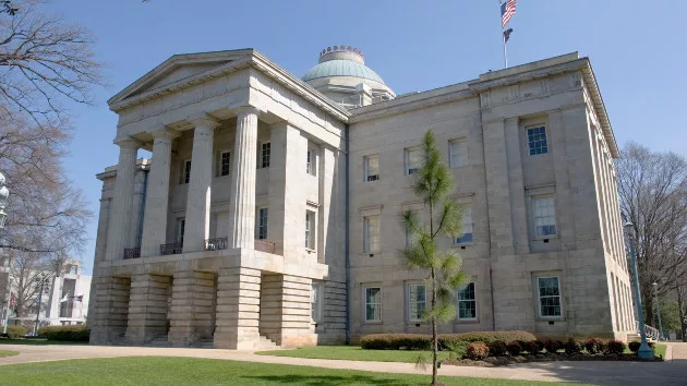 gettyrf_ncstatecapbldg805553