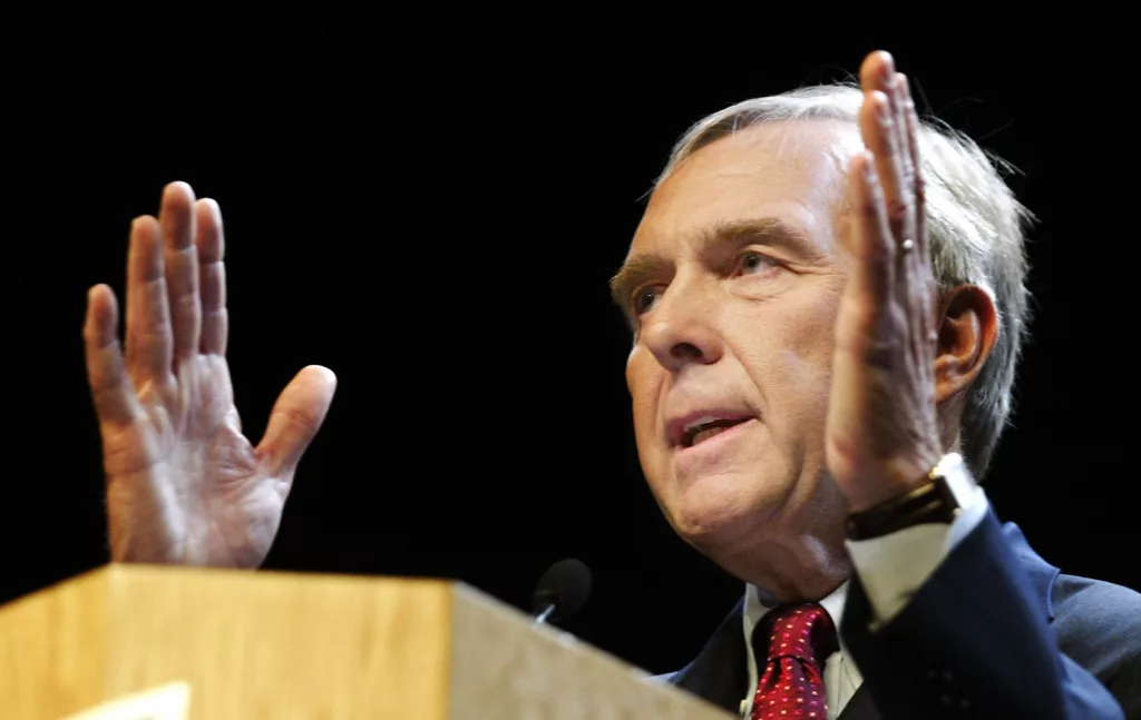 Rep. George Nethercutt, R-Wash., speaks to supporters Friday, May 14, 2004, in Bellevue, Wash., after he officially announced his campaign for the U.S. Senate. Nethercutt, from Spokane, Wash., is challenging incumbent Democrat Sen. Patty Murray. (AP Photo/Ted S. Warren)