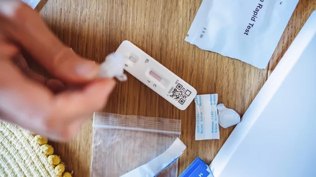 gettyimages_covid19test_082324407523