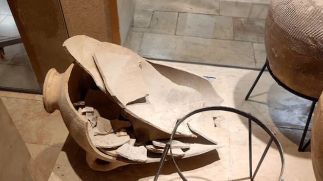 hechtmuseum_bronzeagejar_082824740307