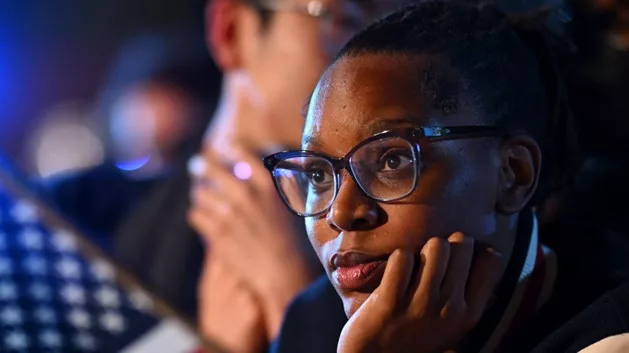 gettyimages_harriswatchparty_110624404217