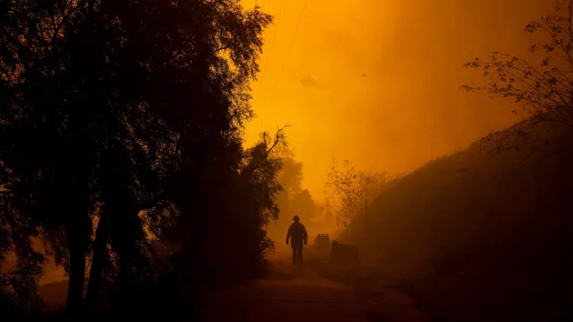 Southern California under 'extreme fire' warnings as dry, windy conditions spread 2 wildfires