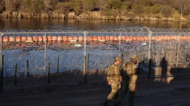 getty_usmexicoborder_021825397283