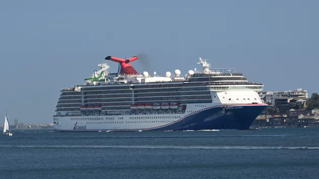 getty_carnivalcruiseship_52325663037