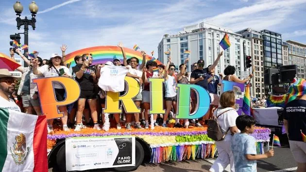 060225_capitalpridealliance_prideparade918206