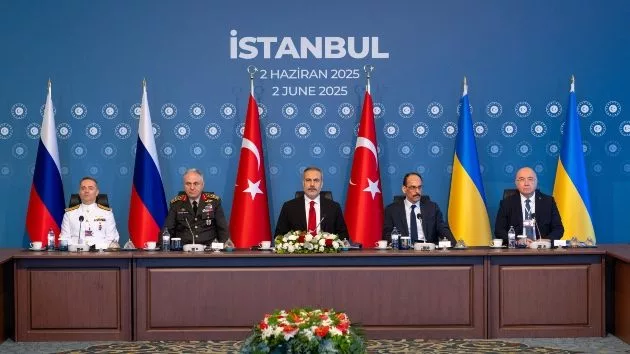 getty_peacetalks_060225577142