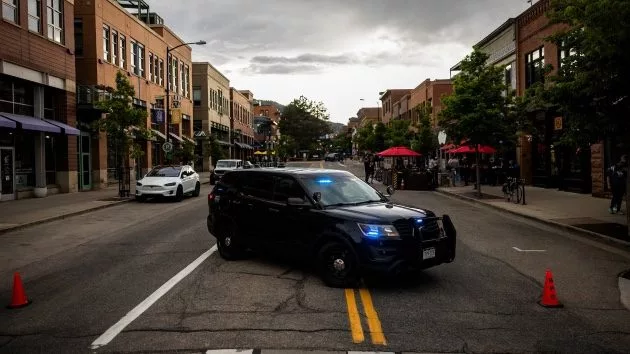 getty_boulderpearlstreet_060625593293