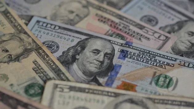 getty_money2221931151681677