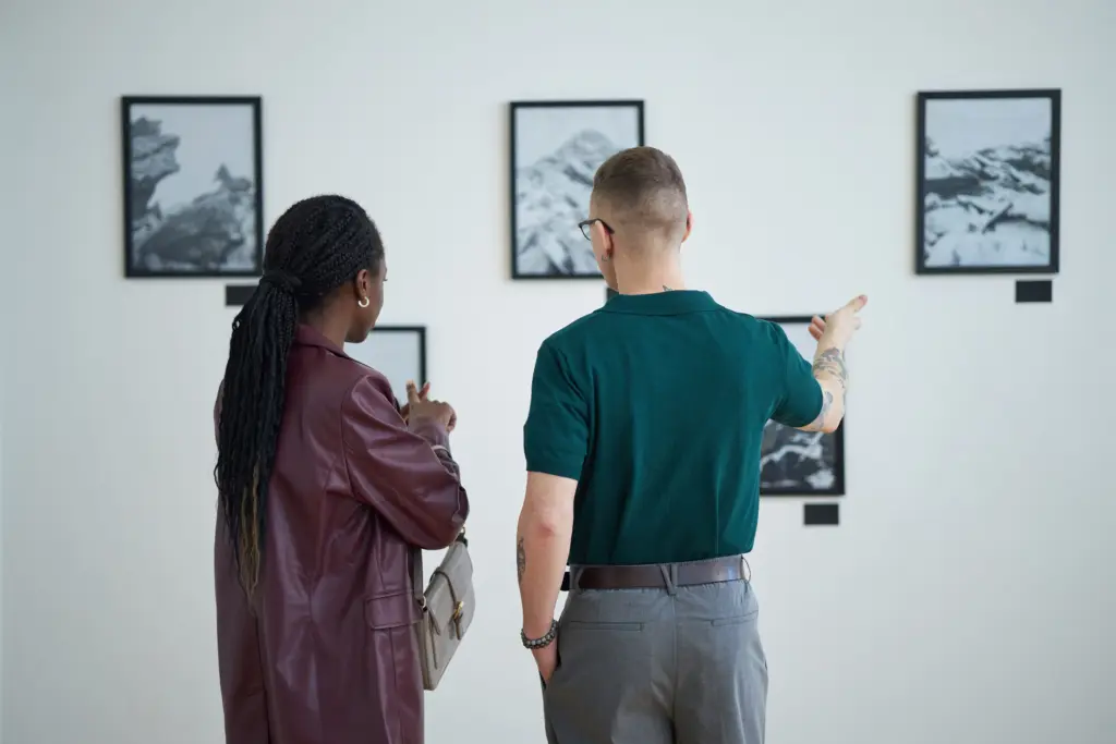 examining-artistic-photography-in-modern-art-gallery