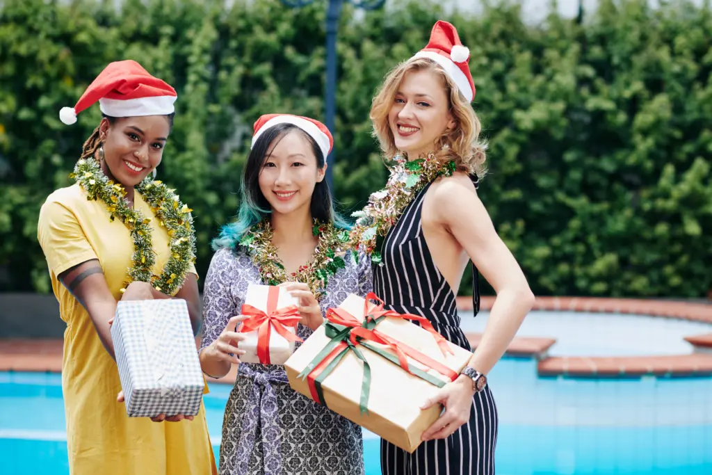 christmas-by-swimming-pool