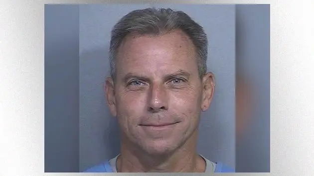 m_erikmenendez_080425941636