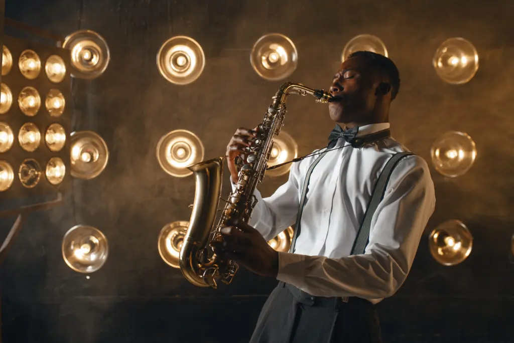 black-jazz-performer-plays-the-saxophone-on-stage