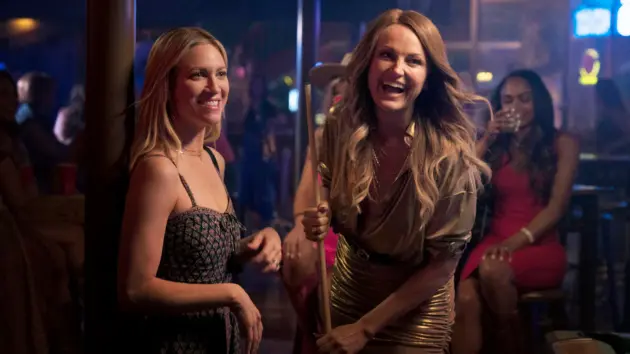 e_thehuntingwives_091225665834