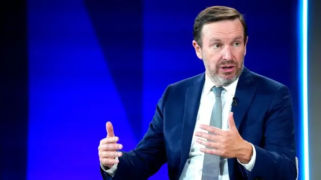 getty_chris-murphy-gty-jef-250926_1758896320067_hpmain906656