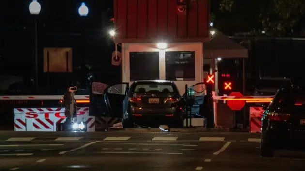 getty_whitehousebaracade_102225473213