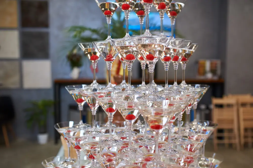 champagne-glasses-tower