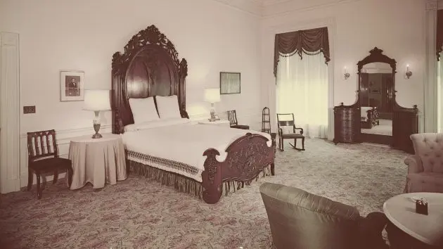 getty_lincolnbedroom_103125921685