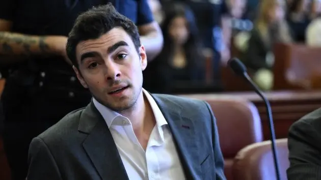 getty_luigimangione_120525422912