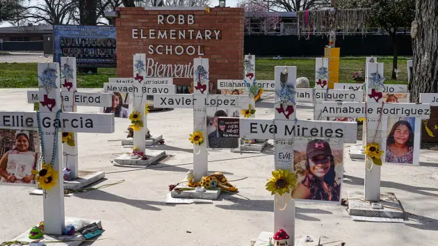 getty_uvalde_0105492969