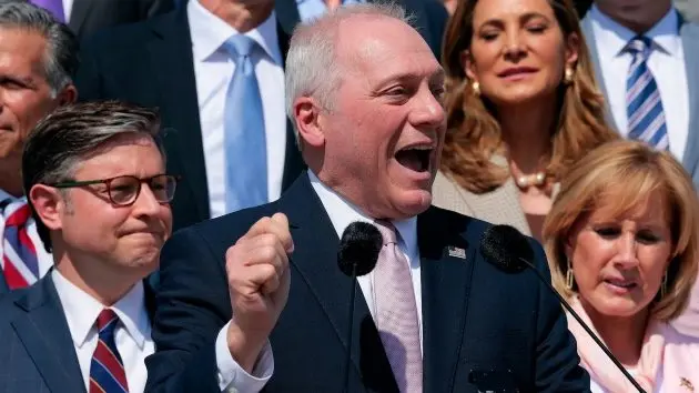 getty_stevescalise_041726748427