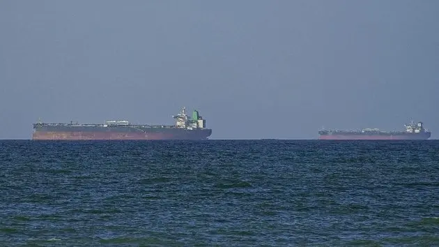 getty_straitofhormuz_042226675826