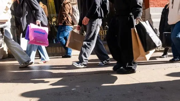 getty_shopping_04302631197