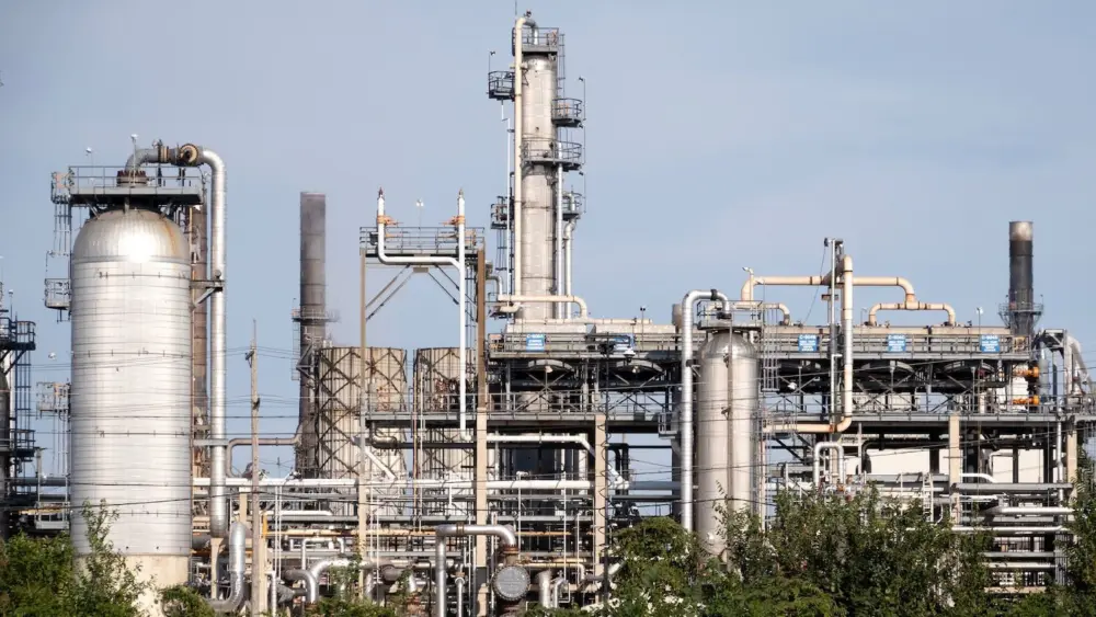 getty_bpoilrefinery_09092689332