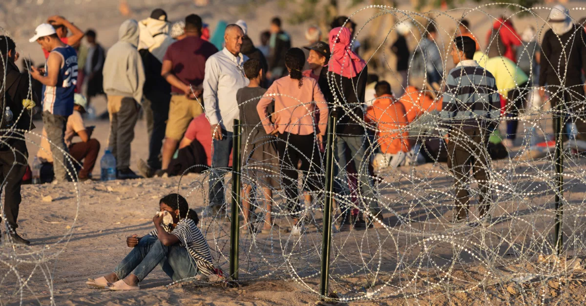 30631-migrants-at-the-border-gettyimages-john-moore_source_file462099