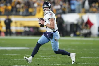 titans-steelers-football