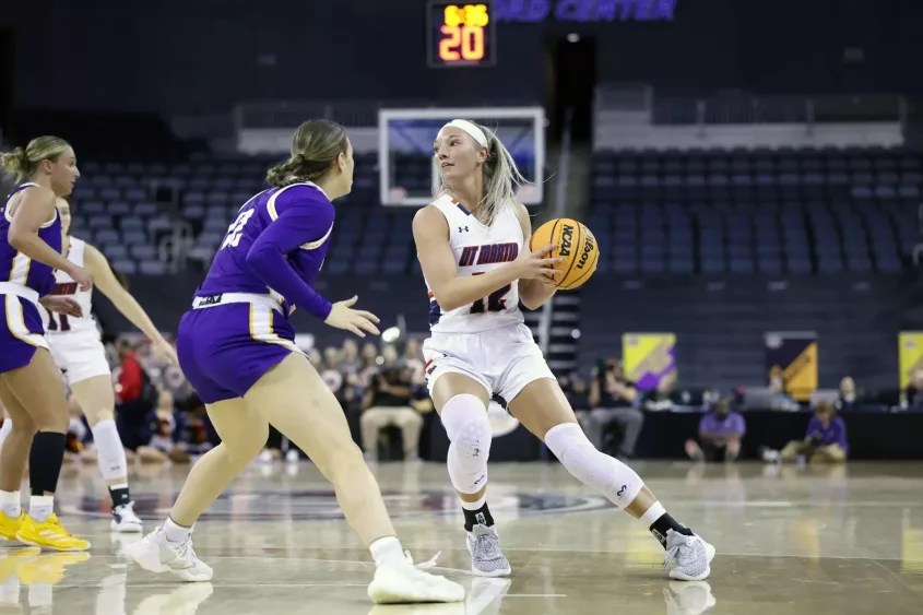 utm-women-vs-western-illinois