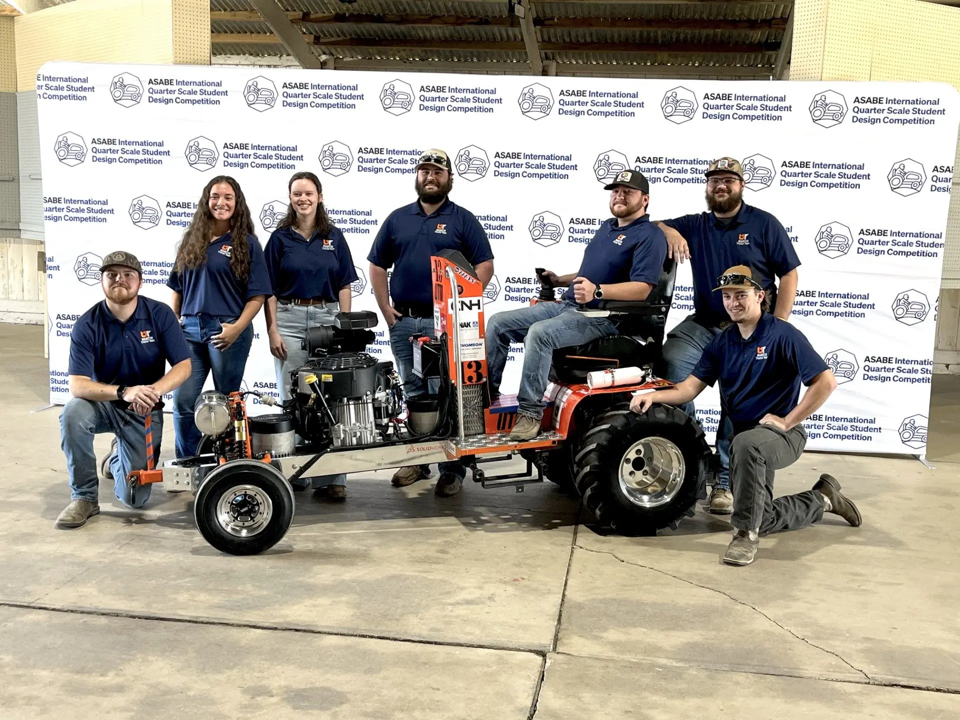 thumbnail_utm-tractor-team