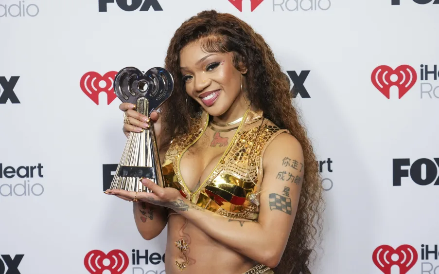 2025-iheartradio-music-awards-press-room