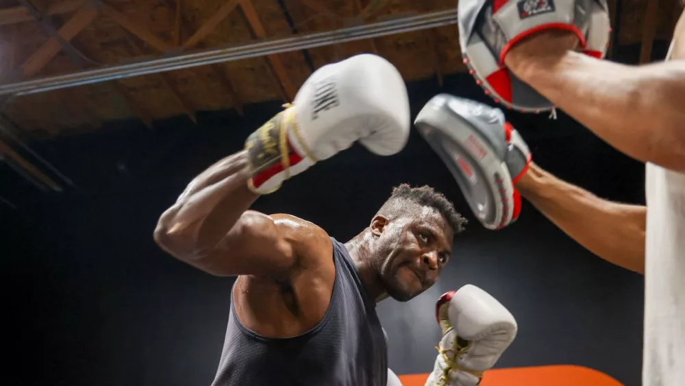 r1243042_1296x729_16-9548582