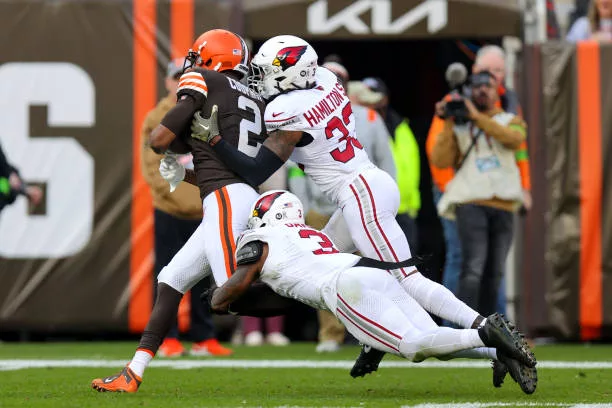 cleveland-oh-cleveland-browns-wide-receiver-amari-cooper-is-tackled-by-arizona-cardinals571410