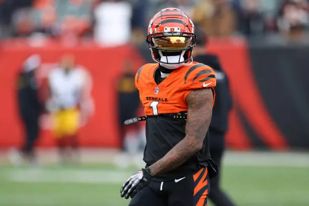 cincinnati-oh-cincinnati-bengals-wide-receiver-jamarr-chase-warms-up-before-the-game-against276812