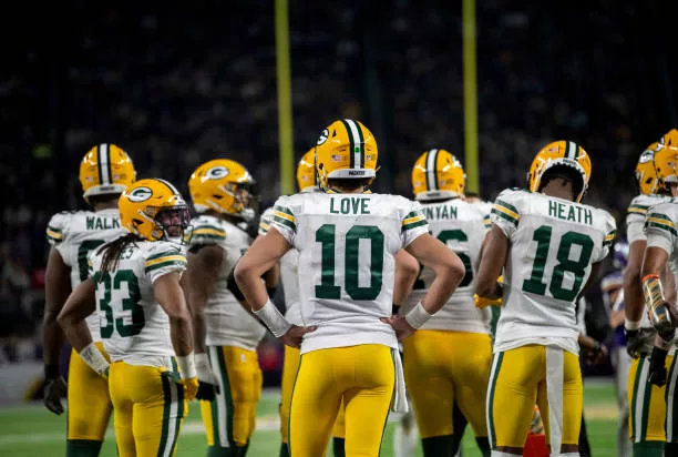 minneapolis-minnesota-jordan-love-of-the-green-bay-packers-huddles-with-his-team-in-the-third596150