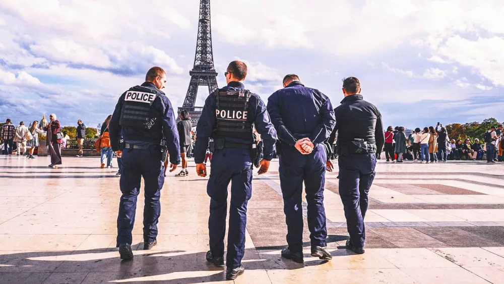 paris-police-wide-053124695192