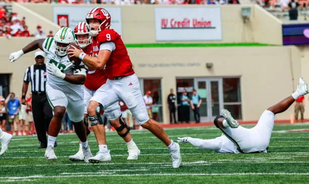 bloomington-indiana-united-states-indiana-hoosiers-quarterback-kurtis-rourke-runs-a-touchdown449334