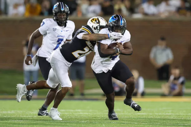 columbia-mo-buffalo-bulls-running-back-jacqez-barksdale-during-a-run-in-a-college-football560341