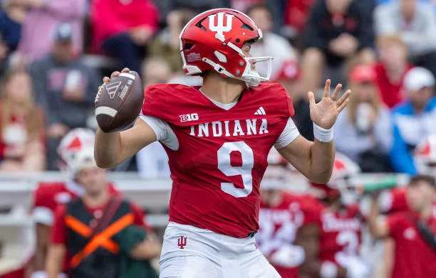 bloomington-indiana-kurtis-rourke-of-the-indiana-hoosiers-drops-back-to-throw-during-the-game884807