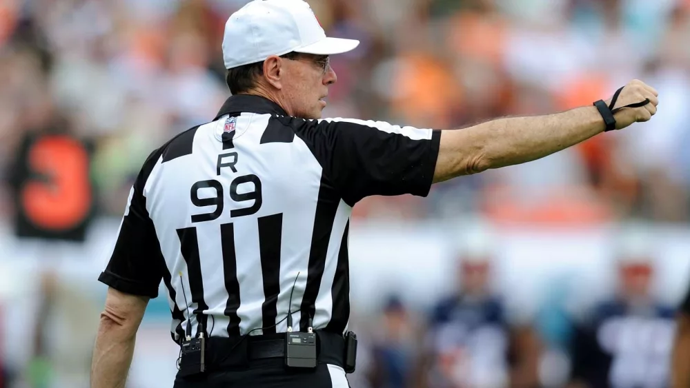 011114-nfl-referee-tony-corrente-pi388048