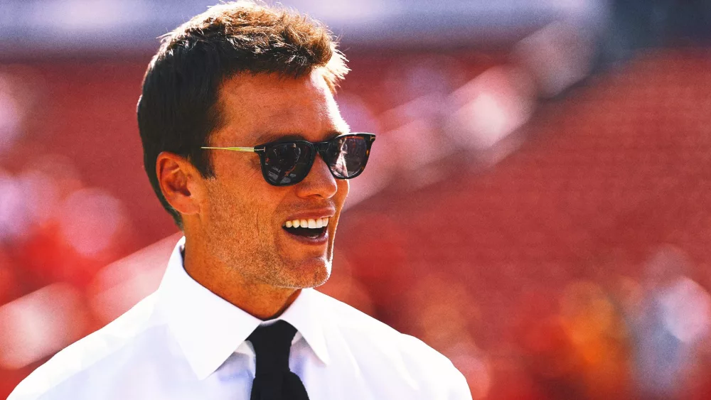 tom-brady_indycar-pace-car_2025897689
