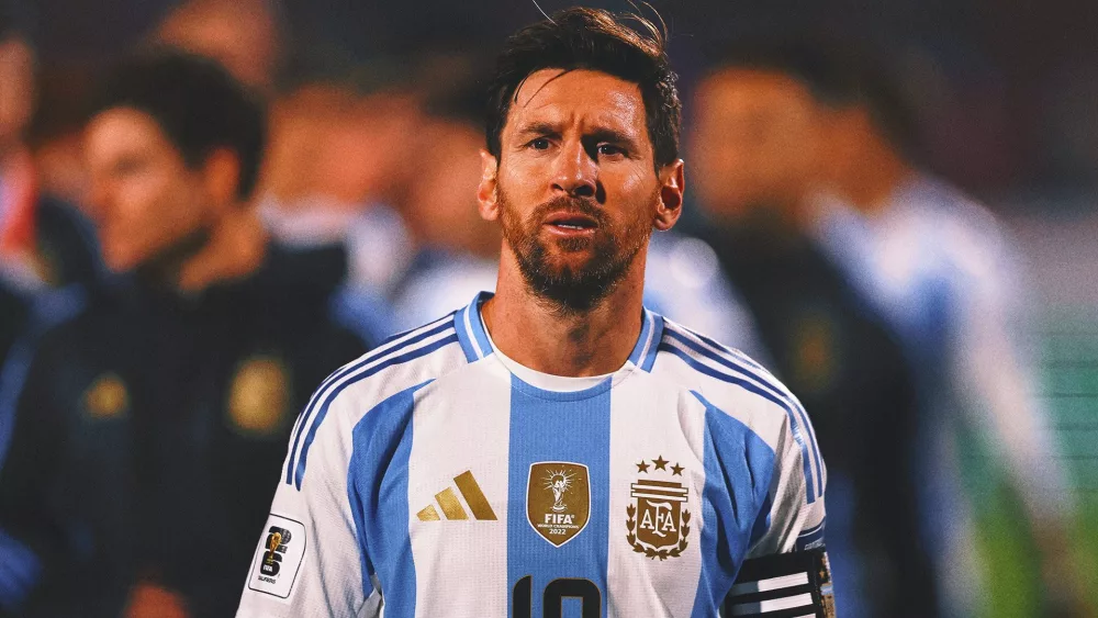 messimain2359