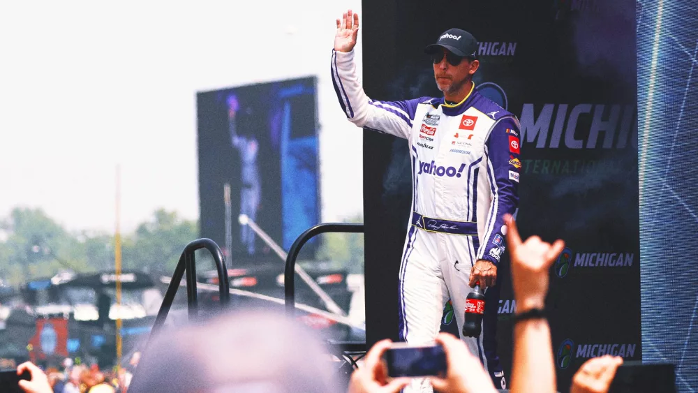 denny-hamlin_horizontal_nascar-2025825618