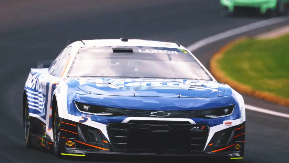 kyle-larson_favorite-for-iowa_nascar962333