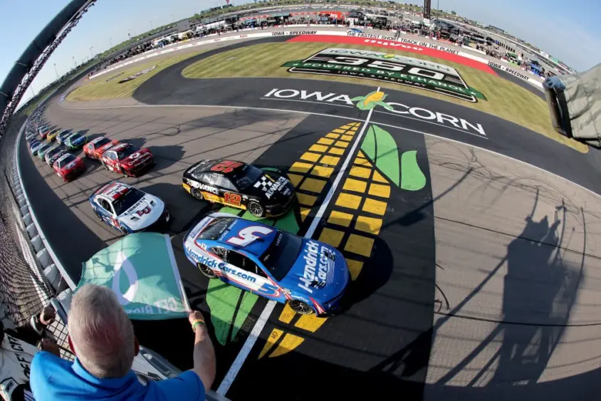 htw-nascar-iowa85533